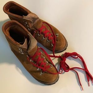 Dunham all leather women’s hiking/mountaineering boots 9.5M Vibram soles $85.